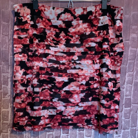 Pink Floral Layered Chiffon Pencil Skirt - Picture 3 of 9